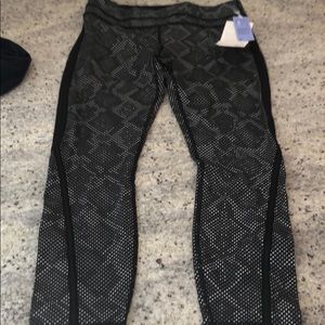 Lululemon reflective pace tight $298 NWT 6